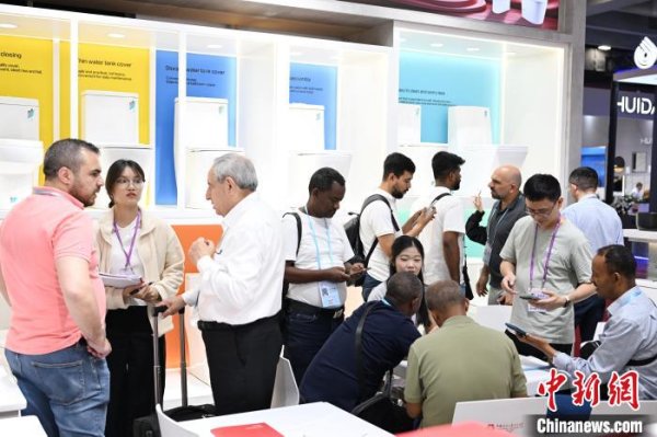 悦配资 广交会观察：境外采购商云集 “流量”变“留量”成果硕